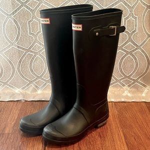 Hunter tall matte black boots size 7